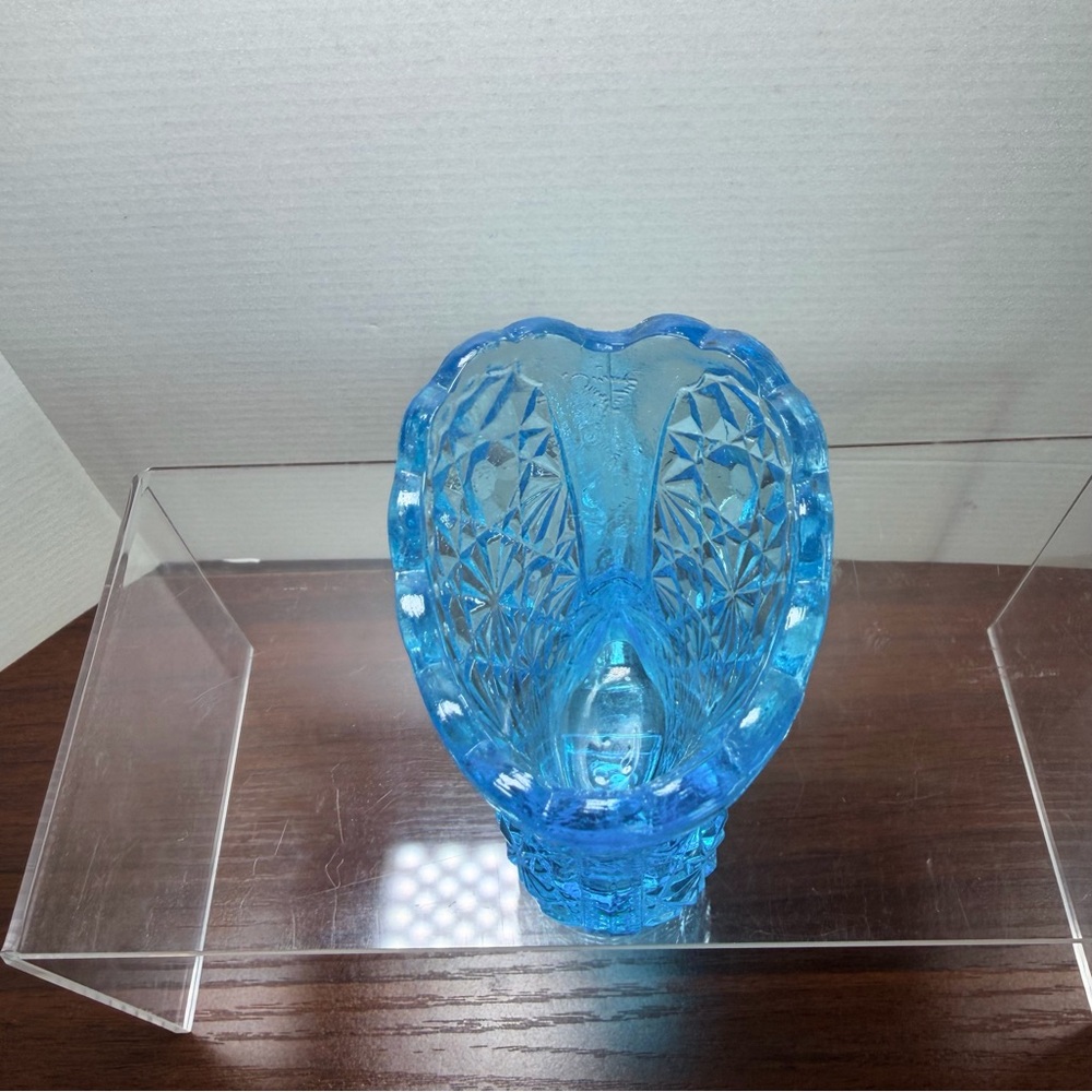 Vintage Fenton Lt. Blue Daisy & Button Pressed Glass Boot Figurine 1967-75 - Picture 4 of 6